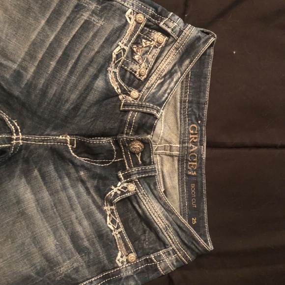 Grace in LA Jeans - Picture 2 of 4